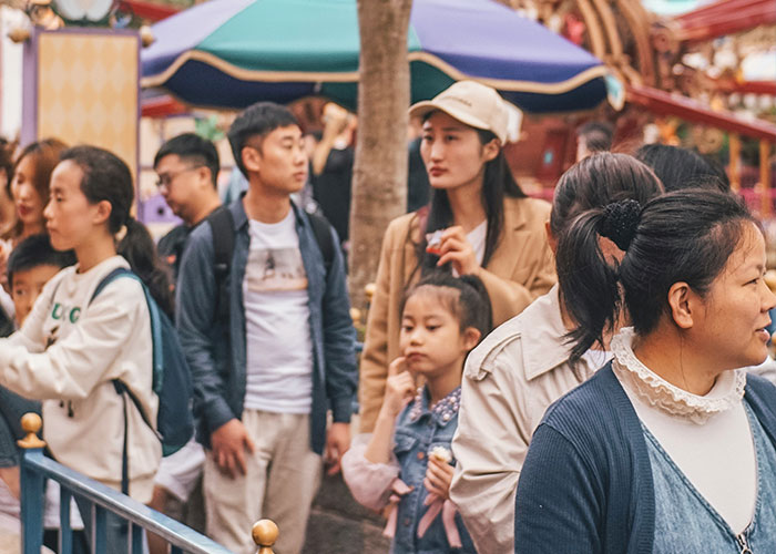 Mom’s Line-Cutting Exploits Backfire As Whole Crowd Unites To Ensure Her Family Misses The Ride