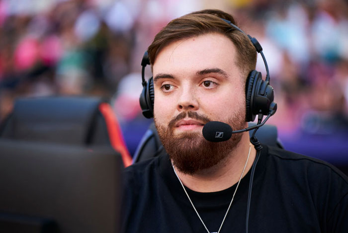 Famous streamer Ibai (Ibai Llanos Garatea) wearing a headset, sitting in front of a computer, focused during a live Twitch session.