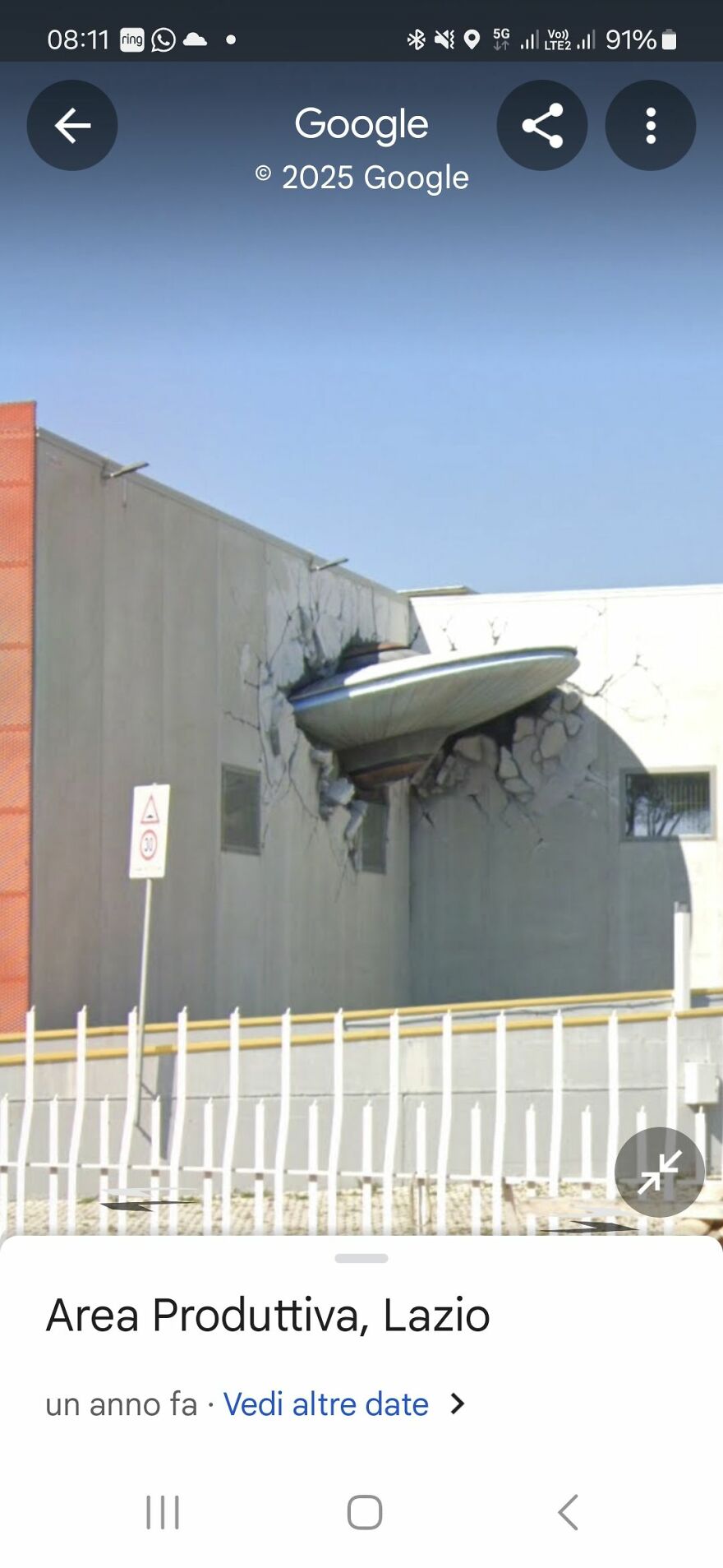 Strange sight on Google Earth: a UFO crashing into a building wall in Area Produttiva, Lazio.