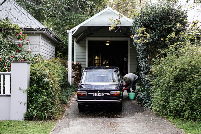 Karen Barges Into Neighbor's House To Lock Horns Over Parking, Faces Him Naked After Shower