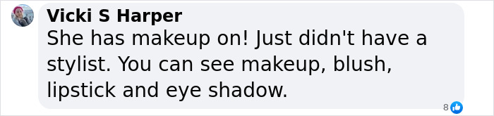 Text comment debating makeup-free look at 2025 Golden Globes.