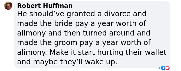 Comment discussing a divorce and alimony related to an influencer's fake ceremony scam.