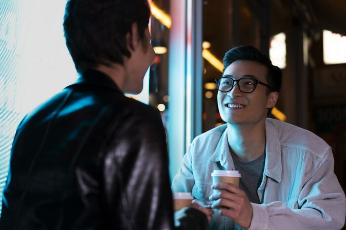 Two people having a conversation over coffee, demonstrating interesting psychological tricks in a social setting.