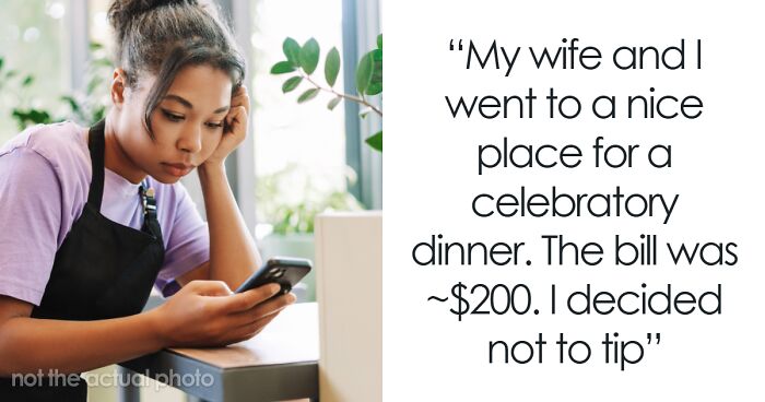 Guy Finds Waitress Scrolling On Her Phone: 