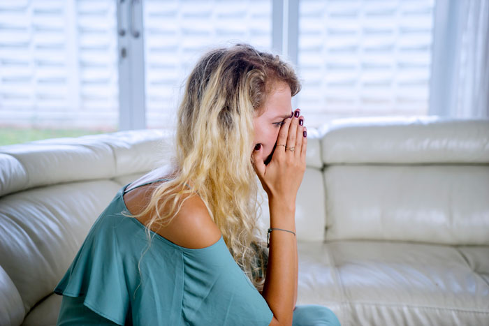 Bride Threatens To Steal Stepsister’s Wedding Dress, She Gives Her Back The Invitation Instead