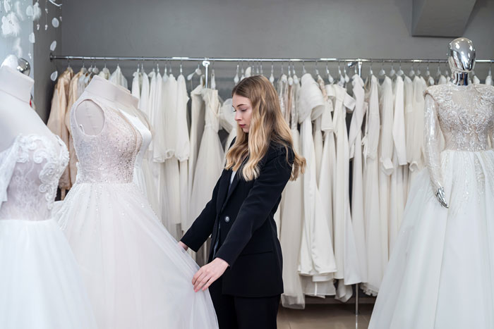 Bride Threatens To Steal Stepsister’s Wedding Dress, She Gives Her Back The Invitation Instead