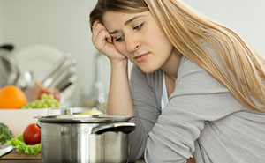 Woman Is Sick Of Catering To Husband’s “Mysterious Symptoms”, Starts Cooking Only For Herself