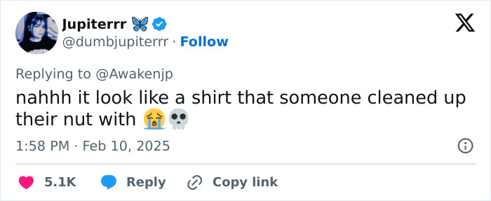 Tweet criticizing Billie Eilish merch quality, suggesting a refund.