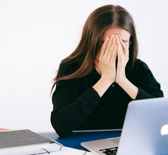 Guy Discovers What’s On His GF’s Laptop That She “Guards With Her Life”