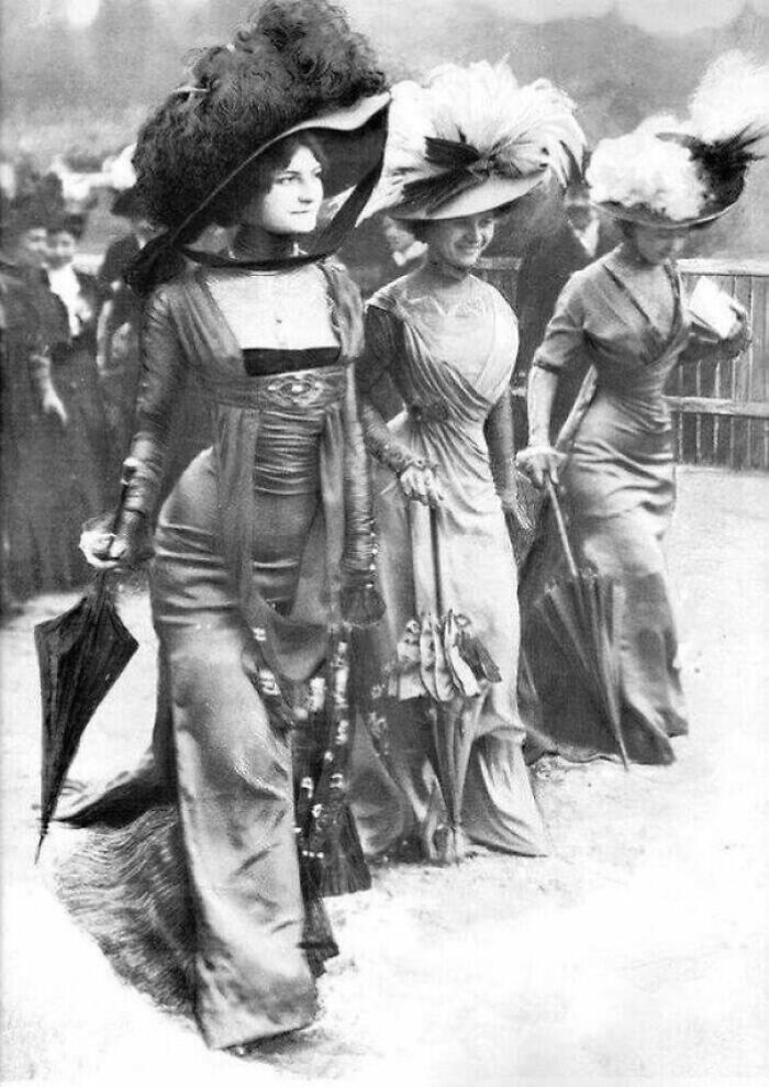 Women in elaborate early 1900s dresses and hats, showcasing interesting fashion facts.