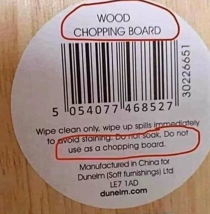 Label on a wood chopping board with a warning not to use it as a chopping board, humor for those who love to cook.