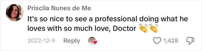 Comment praising doctor's baby farting tips, highlighting professionalism and love for the work.