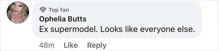 Comment on a makeup-free look, mentioning an ex supermodel.