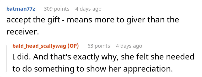 Reddit comments discussing an elderly woman offering $100 to switch seats, highlighting the significance of giving.