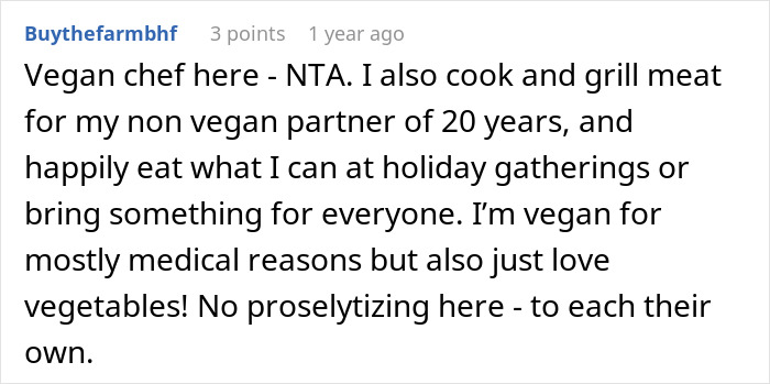 Reddit comment about being a vegan chef accommodating non-vegan family members at barbeques.