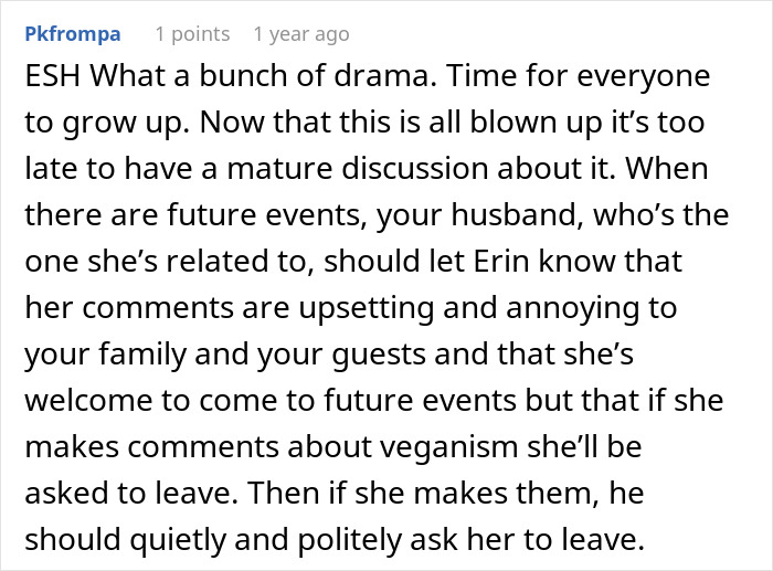 Reddit comment about vegan family dynamics and event etiquette.