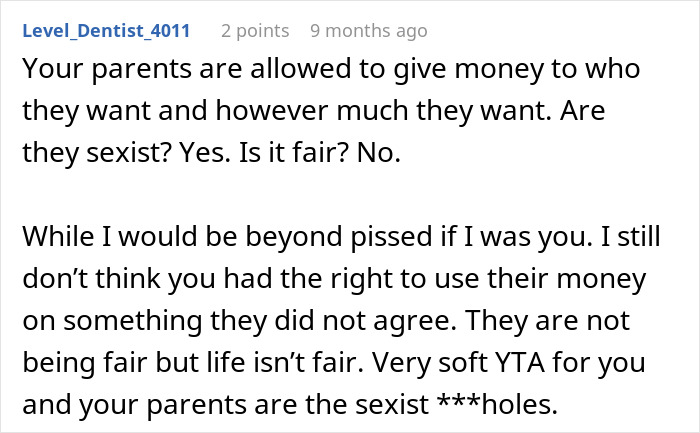 Comment discussing parents giving wedding money and elopement, including opinions on fairness and family dynamics.