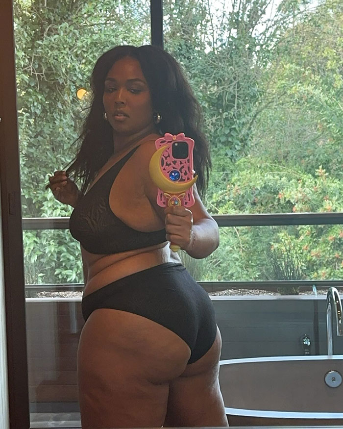 Lizzo in a mirror selfie