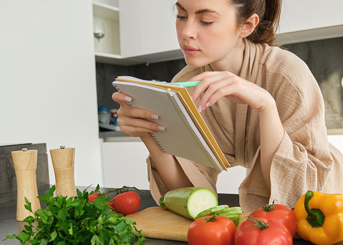 “Spare His Life”: Woman Warns Roommate Not To Eat Her Food, Makes Him Learn The Hard Way