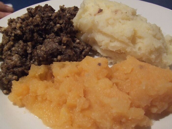 Plate with haggis, neeps, and tatties, highlighting cool Wikipedia food articles.