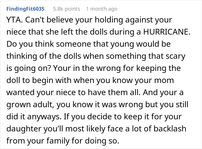 Reddit comment criticizing an aunt for keeping a niece&rsquo;s heirloom dolls after a hurricane.