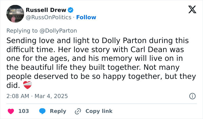 Tweet sending condolences to Dolly Parton, praising her love story with Carl Dean.