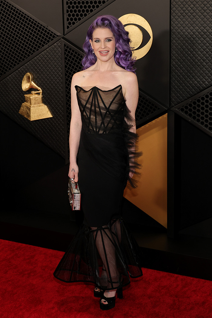 Purple-haired woman in black dress on red carpet, showcasing dramatic weight loss.