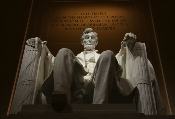 Statue of Abraham Lincoln seated at the Lincoln Memorial, symbolizing leadership and history expertise.