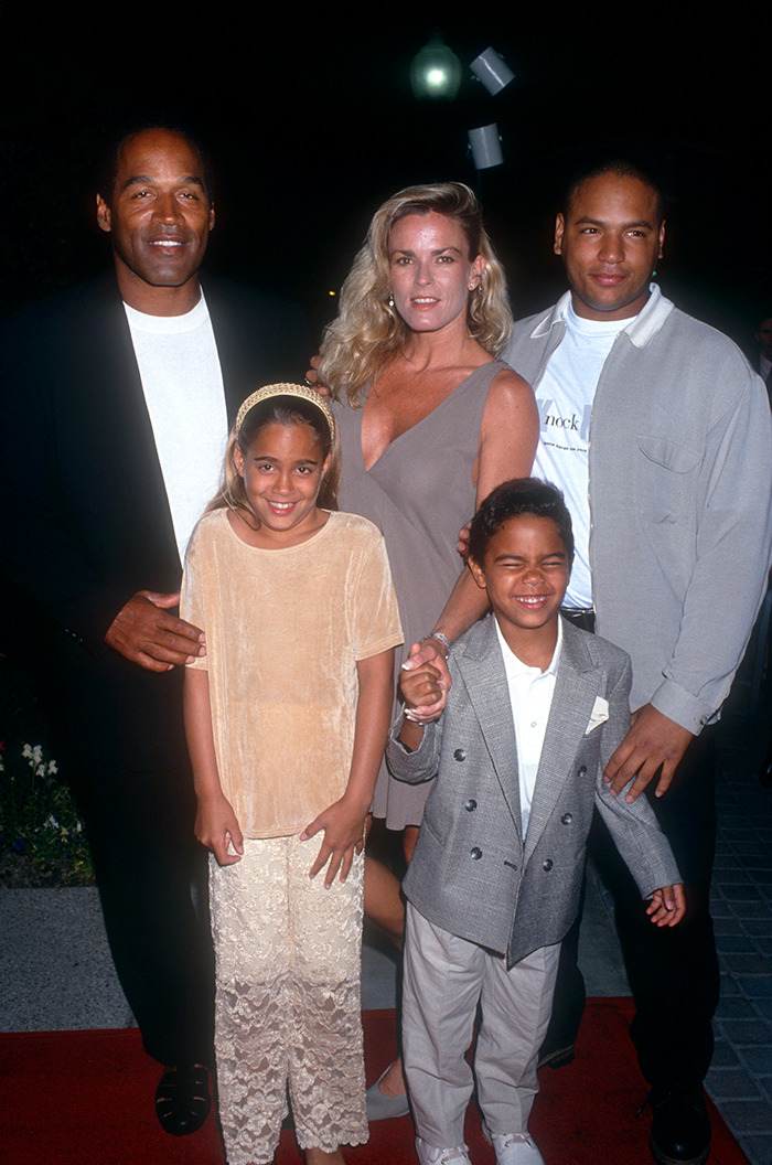 A family stands on a red carpet; includes O.J. Simpson, central to a private investigator's claims.